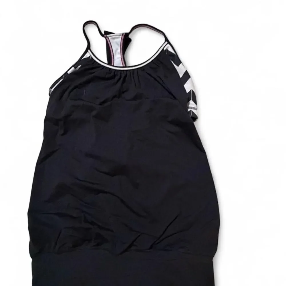 Lululemon Women's Black top with built in bra